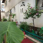 Apartment Gate *