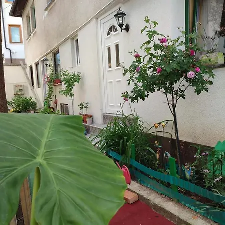 Apartment Gate *