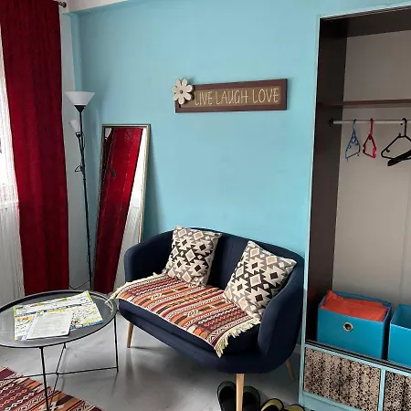 Gate Apartment *